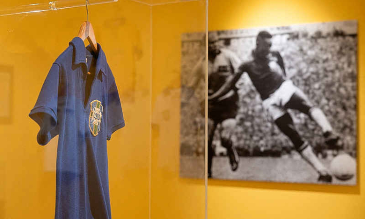 Pele's 1958 World Cup final  shirt sells for $4.9 million